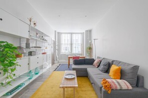 ベーシック アパートメント ベッド (複数台) | リビング エリア