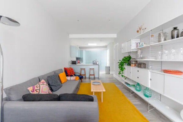 Basic-Apartment, Mehrere Betten | Wohnbereich