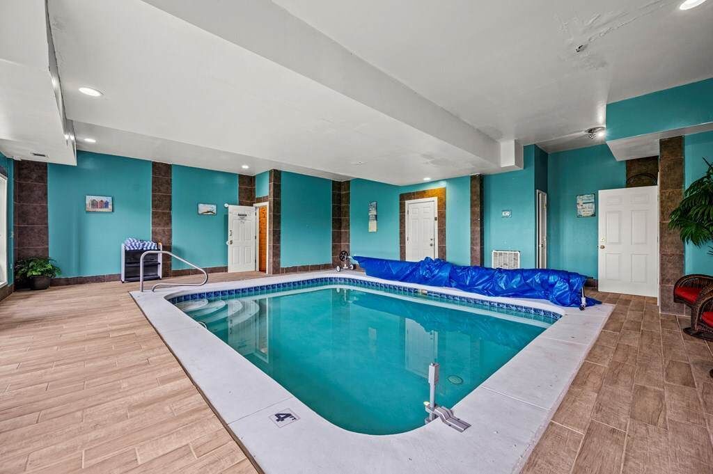 Swimming Pool + Movie Theater: Galaxy Splash
