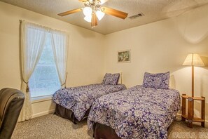 2 bedrooms, internet, bed sheets