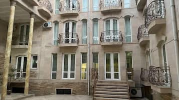 Façana frontal de l'allotjament