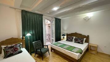 Bureau, chambres insonorisées, fer et planche à repasser, Wi-Fi gratuit