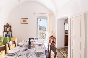 อพาร์ทเมนท์ | ห้องรับประทานอาหาร