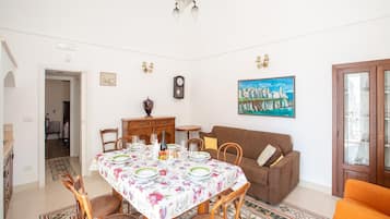 Apartment | Dining room