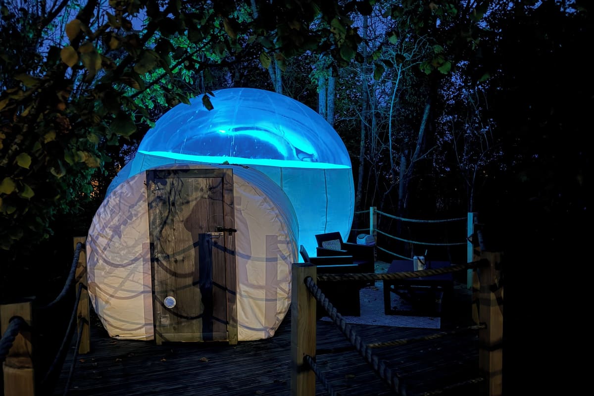 Matelas mémoire de forme, rideaux occultants, chambres insonorisées
