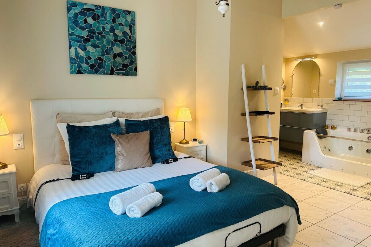 1 bedroom, memory foam beds, blackout drapes, soundproofing