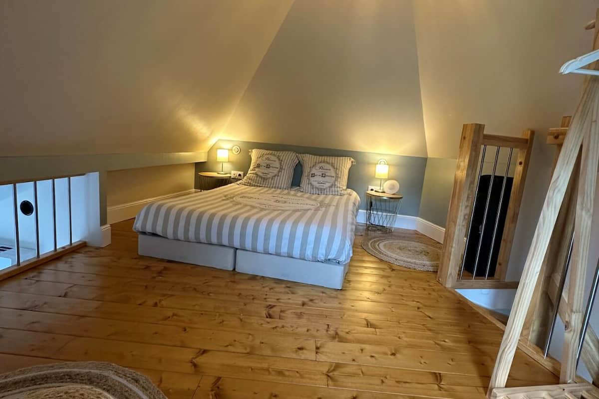1 bedroom, memory foam beds, blackout drapes, soundproofing