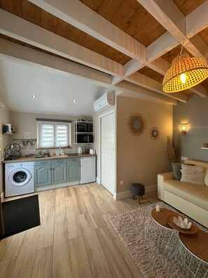 Superior House, Courtyard View | Private kitchen
