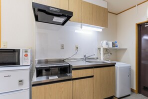 Appartamento Economy, 1 camera da letto, non fumatori, cucina | Cucina privata | Frigorifero con congelatore, microonde, piano cottura