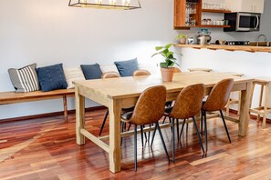 Attico Exclusive | Cucina privata | Frigorifero con congelatore, microonde, forno, piano cottura