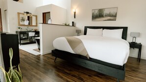 Egyptian cotton sheets, premium bedding, laptop workspace - Lunar Cove Inn  (Tofino)