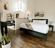 Exclusive Penthouse | Egyptian cotton sheets, premium bedding, individually decorated