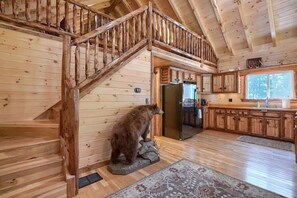 Interior - Seven Pines Cabin - Secluded in Hocking Hills (Nelsonville)