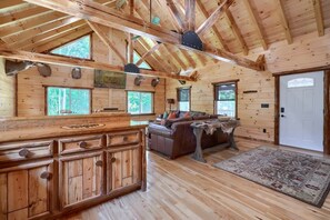Interior - Seven Pines Cabin - Secluded in Hocking Hills (Nelsonville)