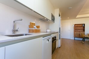 Refrigerador, microondas, horno y lavavajillas 