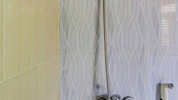 Deluxe tweepersoonskamer | Badkamer