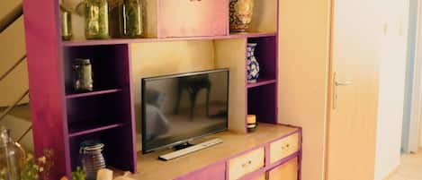 Standard House, Multiple Bedrooms, 2 Bathrooms, Mountainside (Evgenias House Ancient Olympia) | Interior