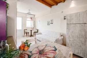 Casa estándar, 1 habitación, 2 baños, junto a la montaña (Evgenias House Ancient Olympia) | Zona de estar