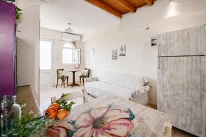 Maison Standard, 1 chambre, 2 salles de bains, côté montagne (Evgenias House Ancient Olympia) | Coin séjour