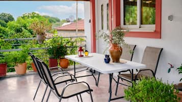Standard House, 1 Bedroom, 2 Bathrooms, Mountainside (Evgenias House Ancient Olympia) | Outdoor dining