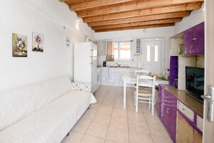 Casa estándar, 1 habitación, 2 baños, junto a la montaña (Evgenias House Ancient Olympia) | Zona de estar