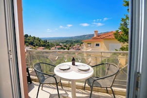 Casa estándar, 1 habitación, 2 baños, junto a la montaña (Evgenias House Ancient Olympia) | Restaurante al aire libre