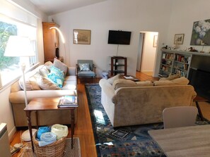 Fernseher, Bücher, Stereoanlage