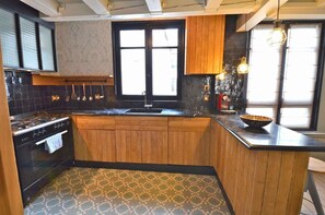 冷蔵庫、電子レンジ、オーブン、食器洗い機