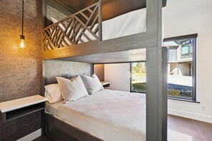 4 bedrooms, iron/ironing board, free WiFi, bed sheets