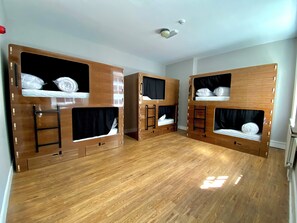 Bed in a Shared Room for 10 (Male) | Free WiFi, bed sheets - Leevin Hostel Mountjoy (Dublin)