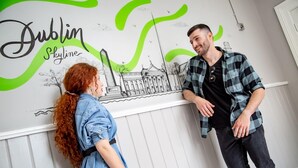 A wall with a cityscape drawing and the text "Dublin Skyline". - Leevin Hostel Mountjoy (Dublin)