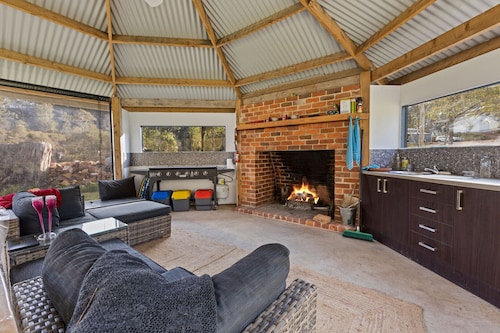 Parsons Flat River Barn - Enjoy a world of adventure or unwind on the porch