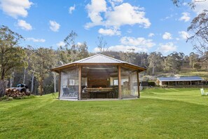 Exterior - Parsons Flat Glamping: Immerse yourself in the serenity of a secluded retreat (Dargo)
