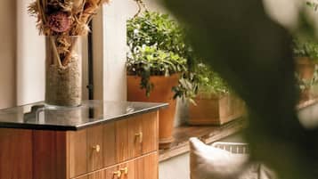 Smart TV 140-cm có truyền hình cáp