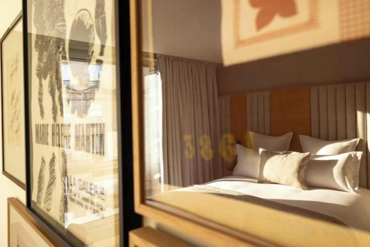 Premium bedding, in-room safe, desk, laptop workspace