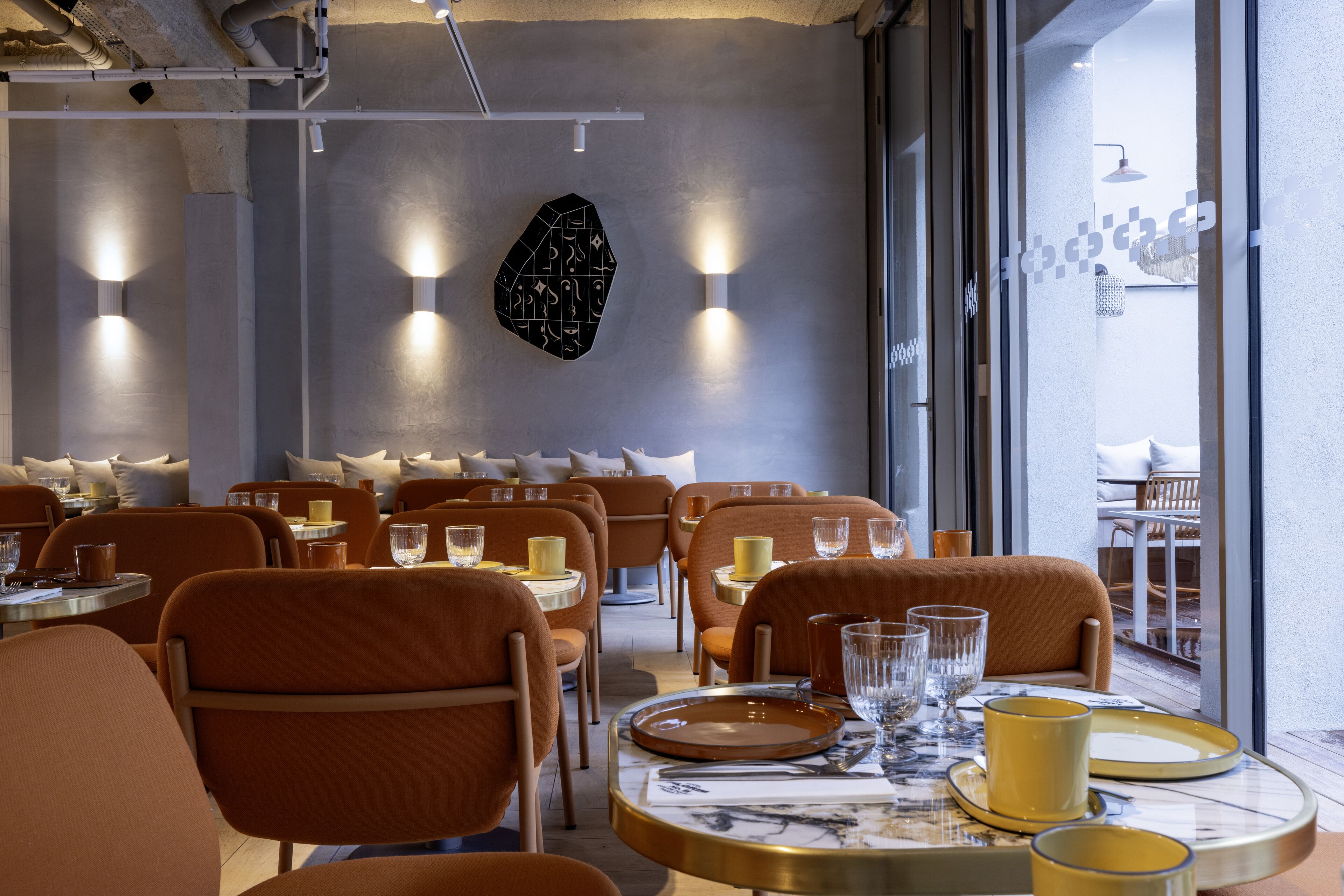 Petit déjeuner buffet (23 EUR par personne)