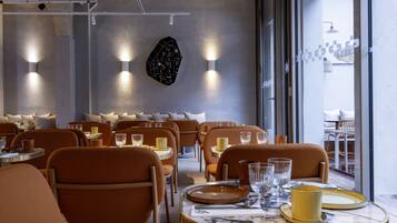 Dagelijks ontbijtbuffet (EUR 23 per persoon)