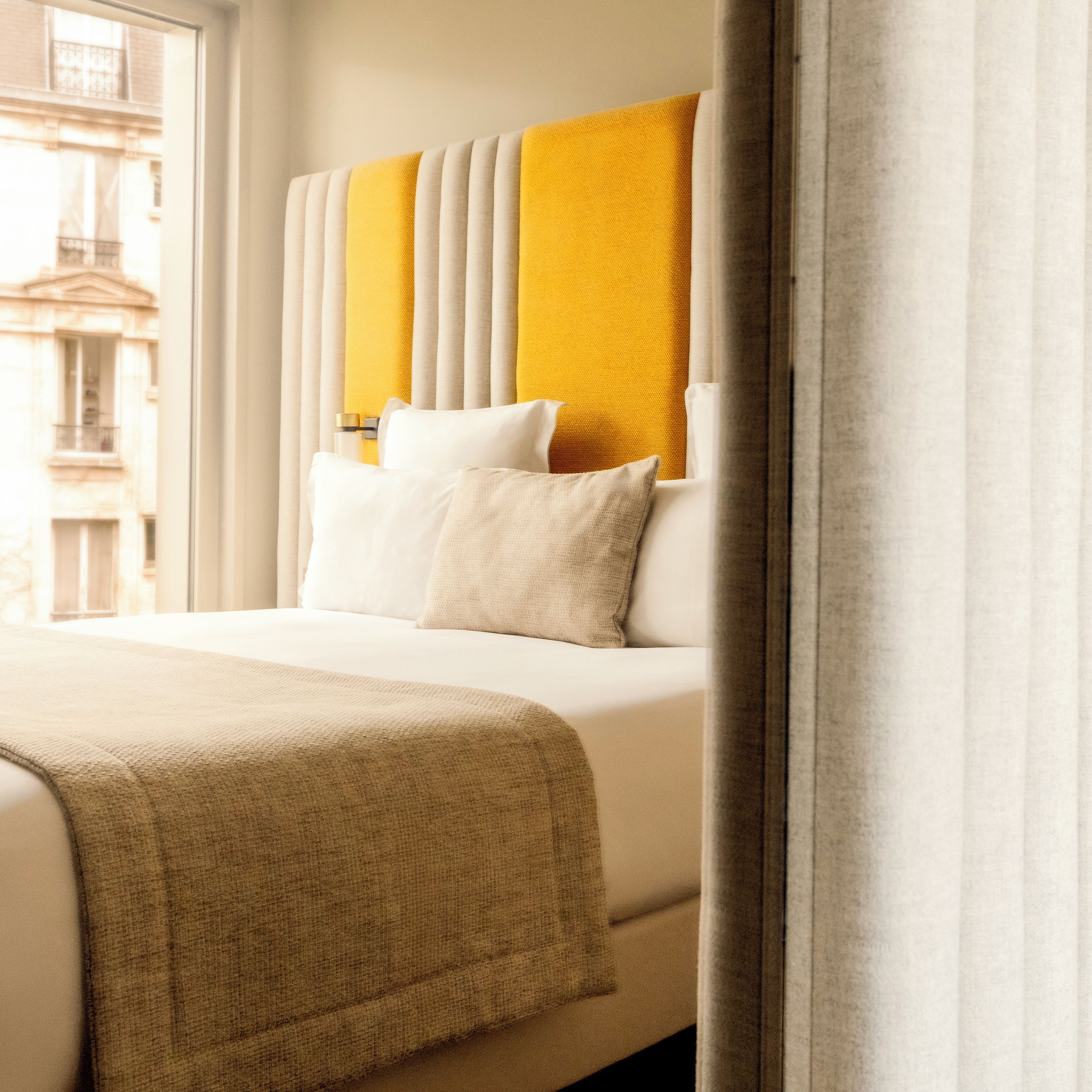 Rom – classic | Sengetøy av topp kvalitet, safe på rommet og skrivebord