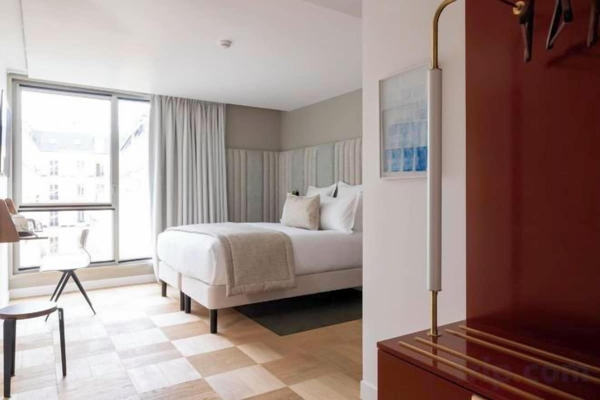 Premium bedding, in-room safe, desk, laptop workspace