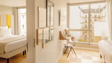 Premium bedding, in-room safe, desk, laptop workspace