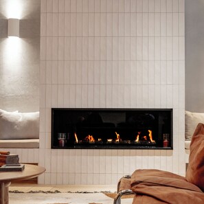 140-cm Smart TV with cable channels - Hôtel Pilgrim (Paris)