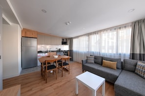 Family Apartment, 2 Bedrooms | Private kitchen