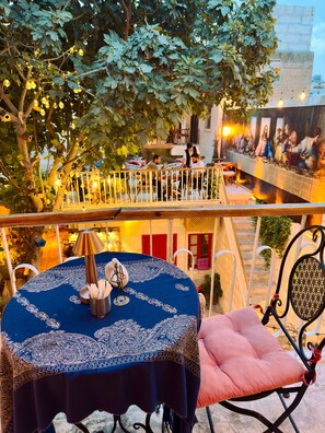 82-cm-Smart-TV mit Satellitenempfang