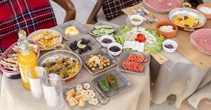 Tägliches großes Frühstück gegen Gebühr