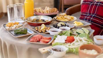 Daily full breakfast (TRY 200 per person)