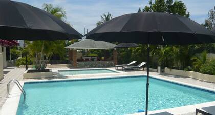 Villa Los Almendros - 2 private pools & tennis & pickle ball