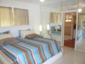 5 habitaciones, tabla de planchar con plancha, internet y ropa de cama 