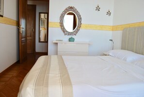 2 bedrooms, iron/ironing board, Internet, bed sheets