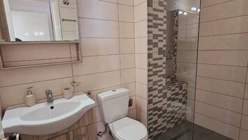 Dusche, Haartrockner, Handtücher