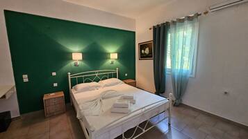 2 bedrooms, internet, bed sheets